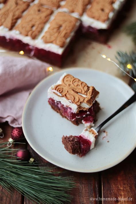 weihnachtlicher Blechkuchen mit Schokoglasur und Streusel