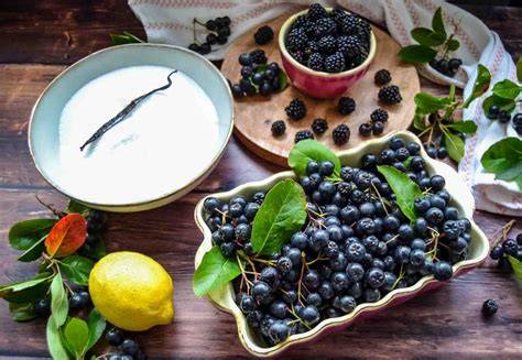 zutaten stillleben brombeeren gelierzucker zitrone vanille amaretto