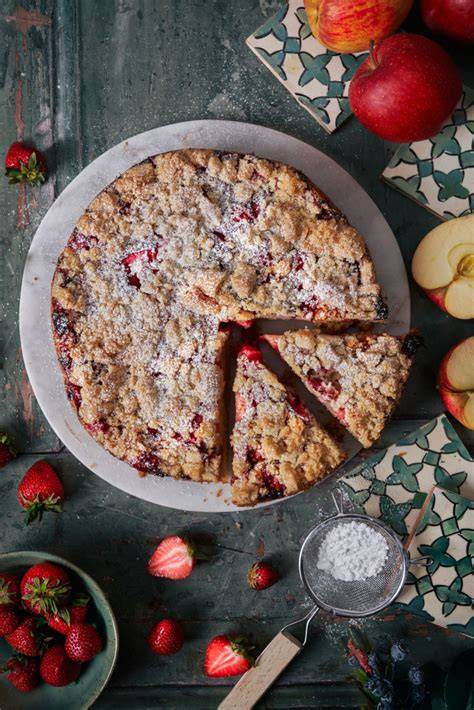zutaten und schritte fuer erdbeer apfel kuchen